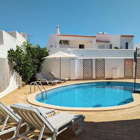 Vakantiehuis Vivenda Josil - Private Pool 1km To & Centre *