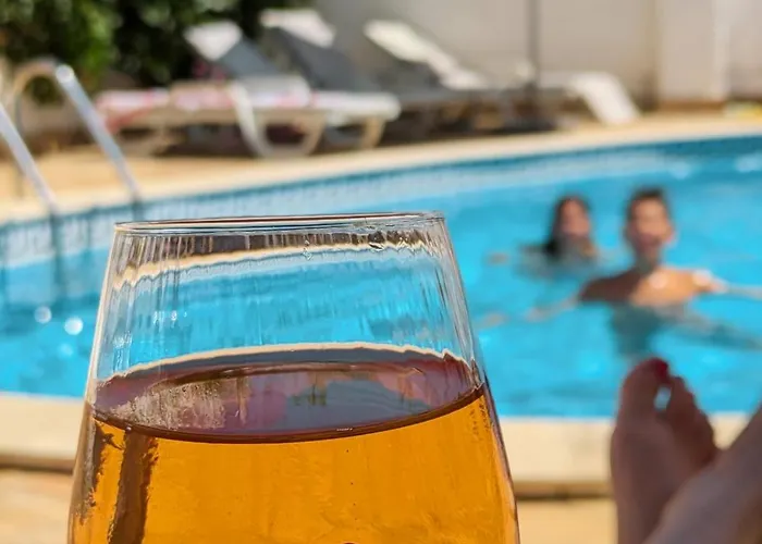 Prázdninový dům Vivenda Josil - Private Pool 1km To & Centre